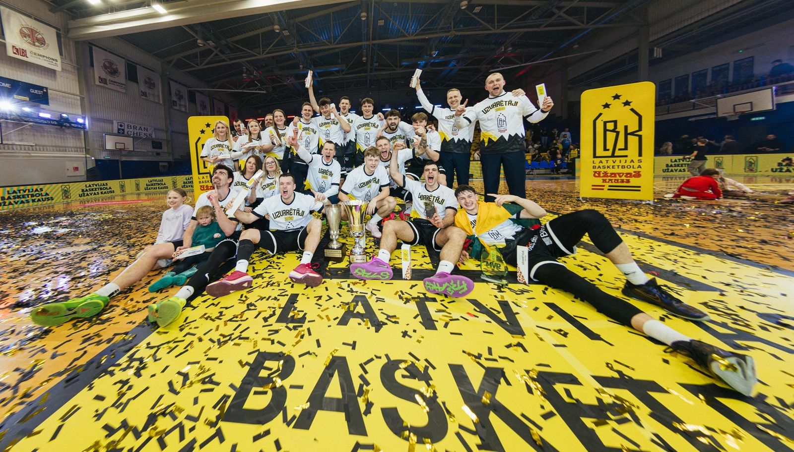 Latvijas basketbola Užavas kausu pirmo reizi izcīna “Valmiera Glass VIA”
